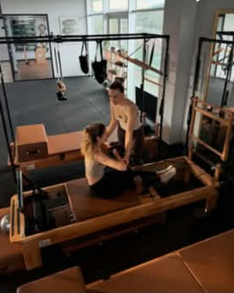 Granola Pilates stüdyosunun geniş ve aydınlık reformer salonu